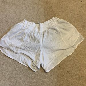 Lululemon Hotty Hot Short II Long 4”!!